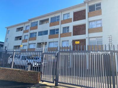 Apartment / Flat For Sale in Oostersee, Parow