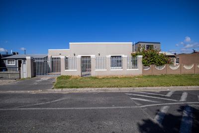 House For Sale in Bridgetown, Cape Town