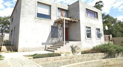 House For Sale in Croydon, Somerset West