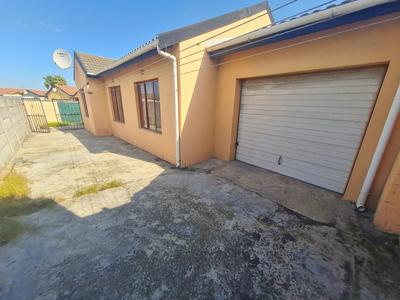 House For Sale in Highbury, Kuilsriver